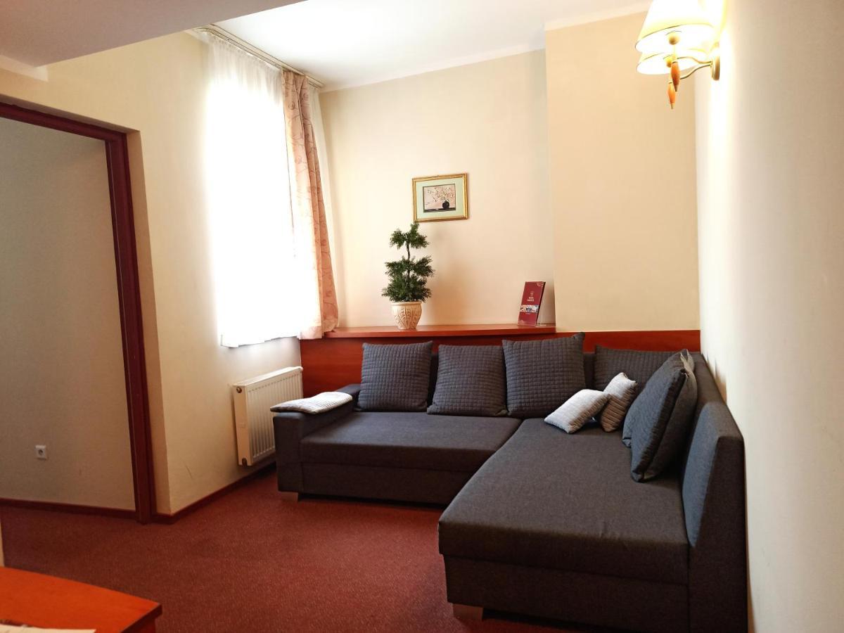 Hotel Bartis Бартошице Екстер'єр фото
