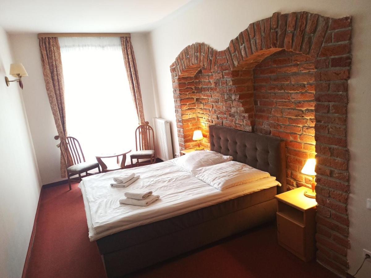 Hotel Bartis Бартошице Екстер'єр фото