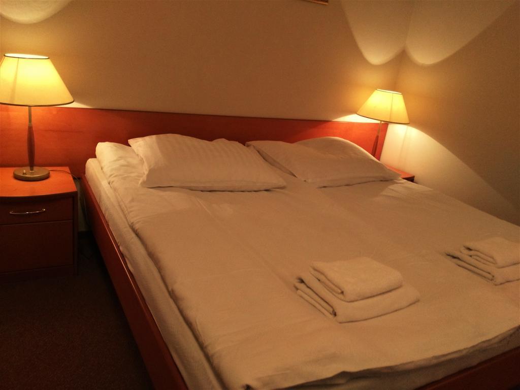 Hotel Bartis Бартошице Екстер'єр фото
