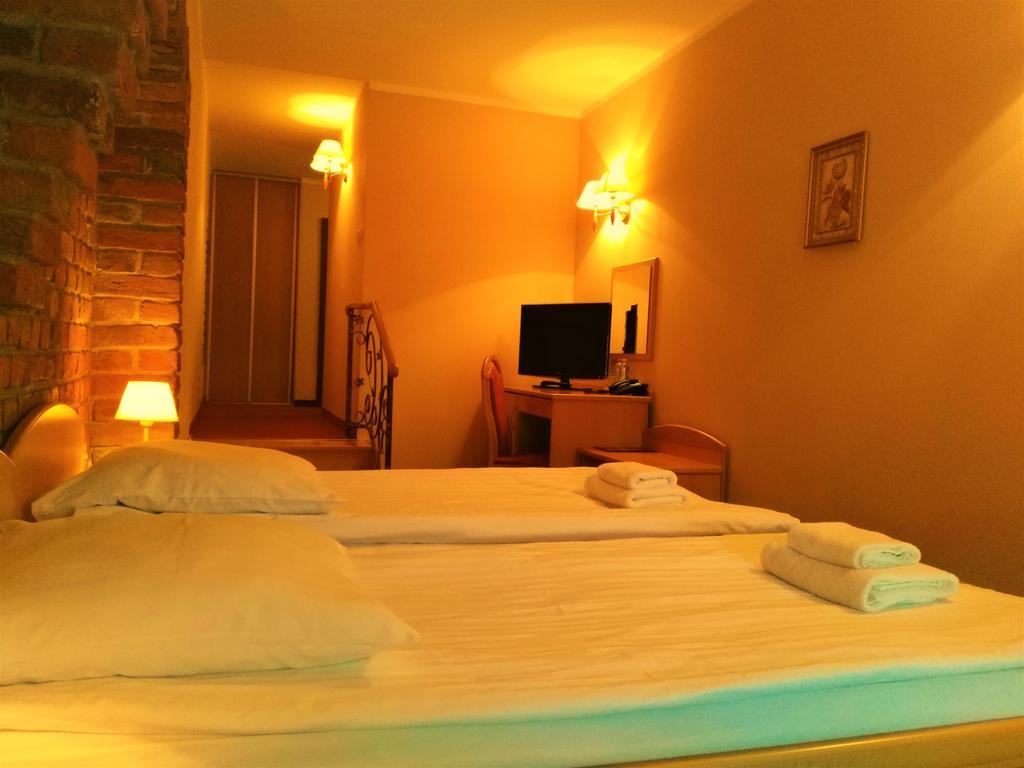 Hotel Bartis Бартошице Екстер'єр фото