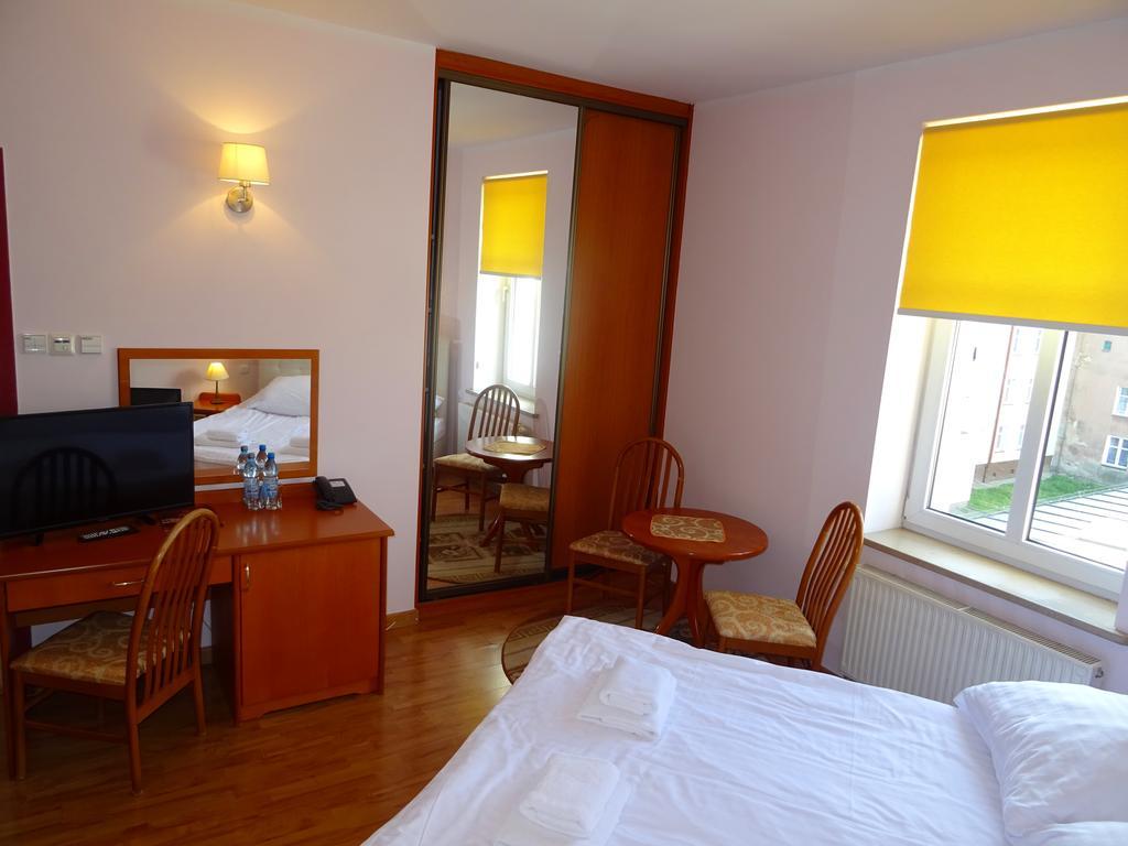 Hotel Bartis Бартошице Екстер'єр фото