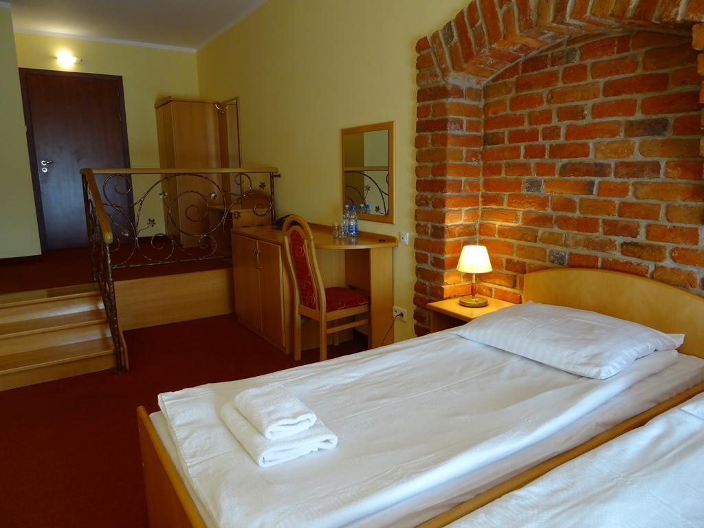 Hotel Bartis Бартошице Екстер'єр фото