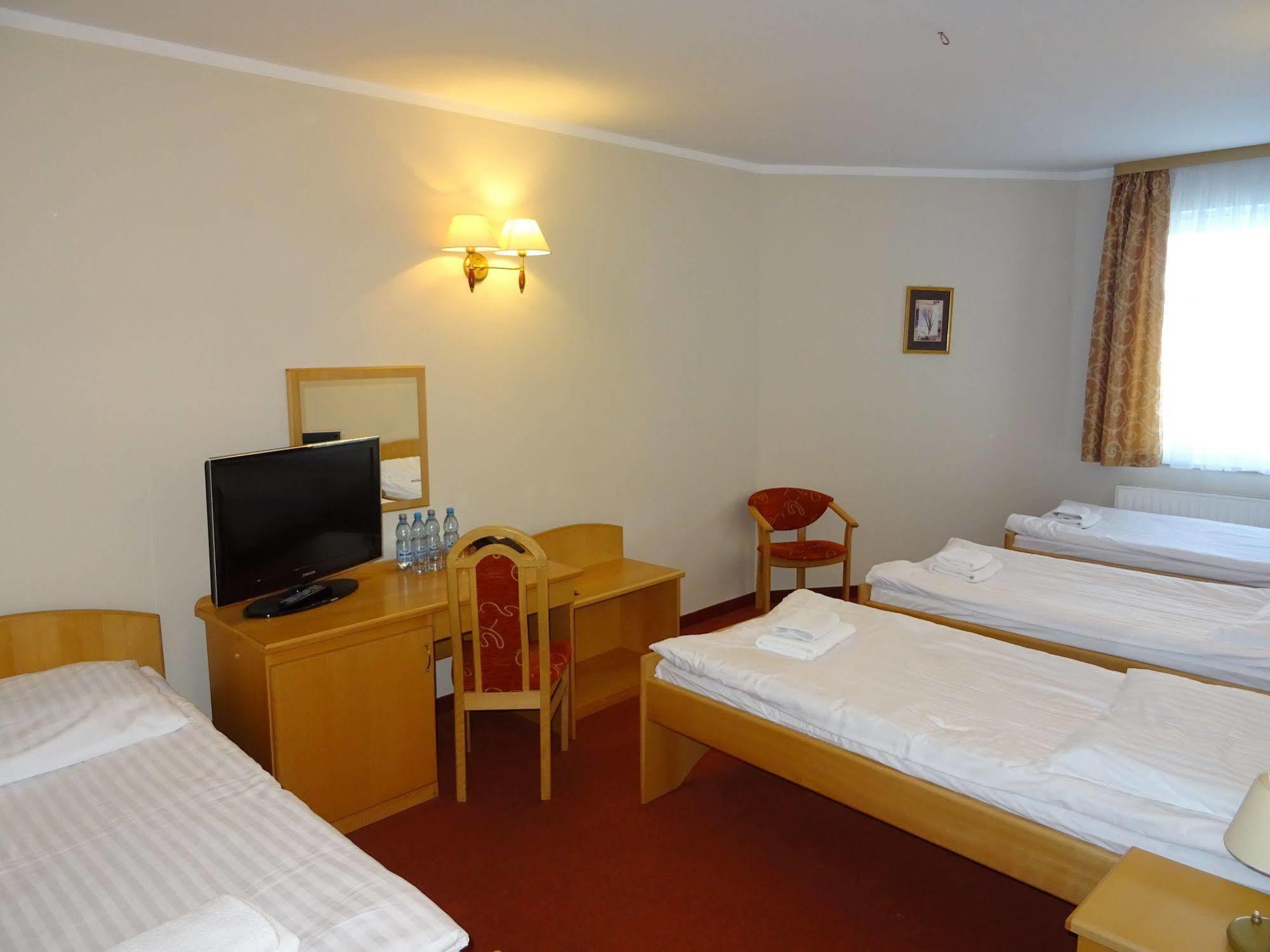 Hotel Bartis Бартошице Екстер'єр фото