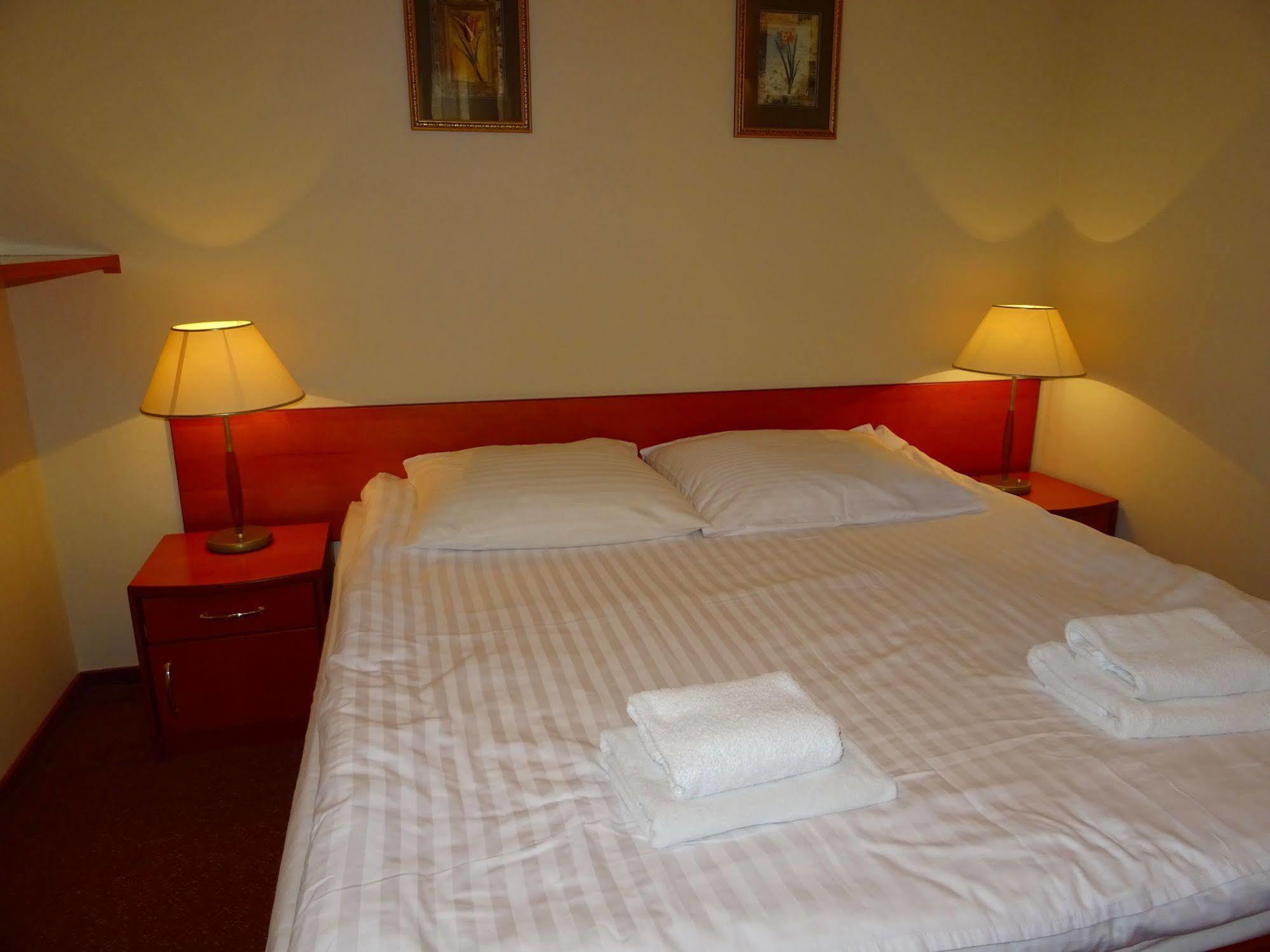 Hotel Bartis Бартошице Екстер'єр фото
