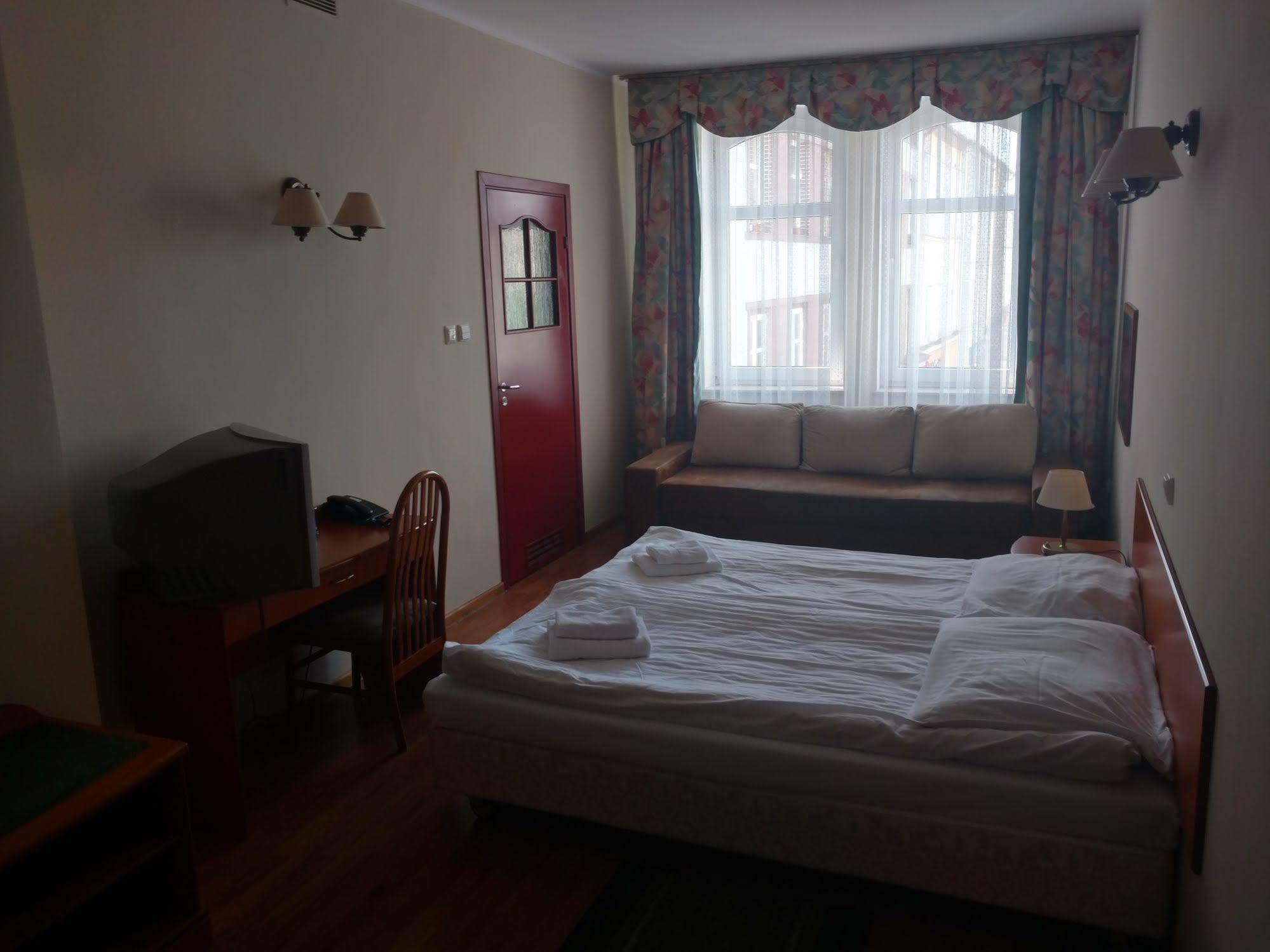 Hotel Bartis Бартошице Екстер'єр фото