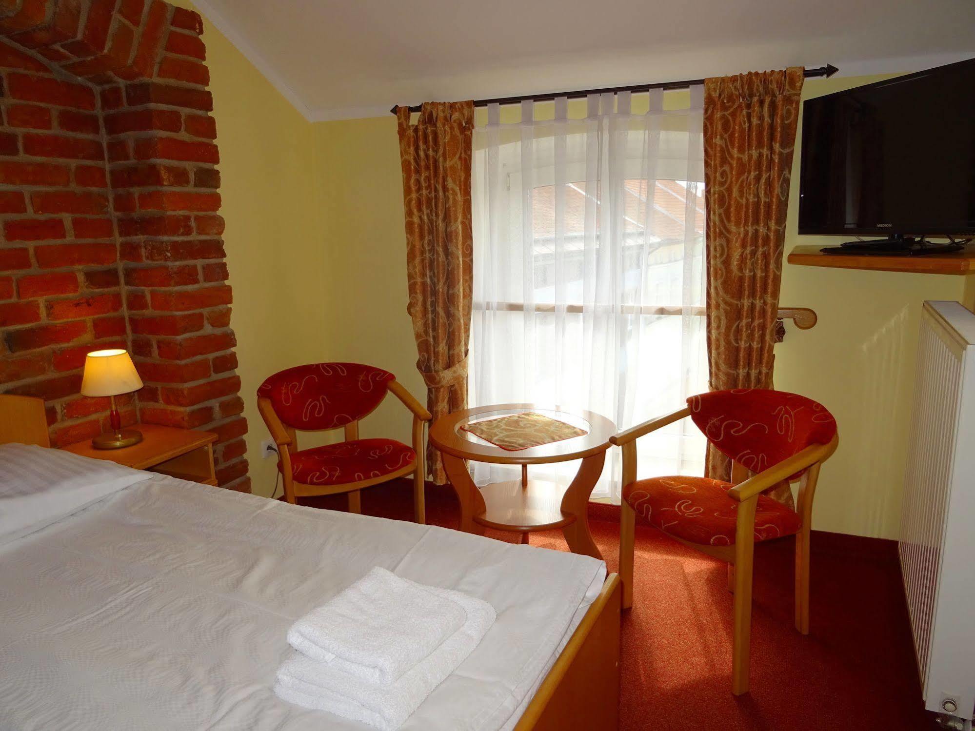 Hotel Bartis Бартошице Екстер'єр фото